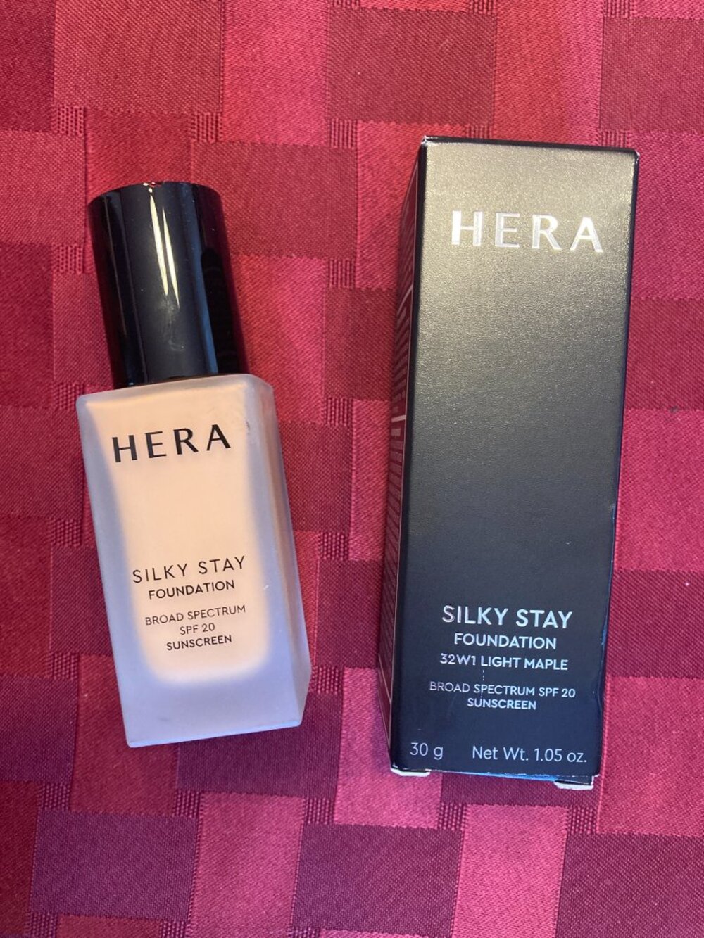 Hera Collection Silky Stay Foundation - 32W1 - Light Maple